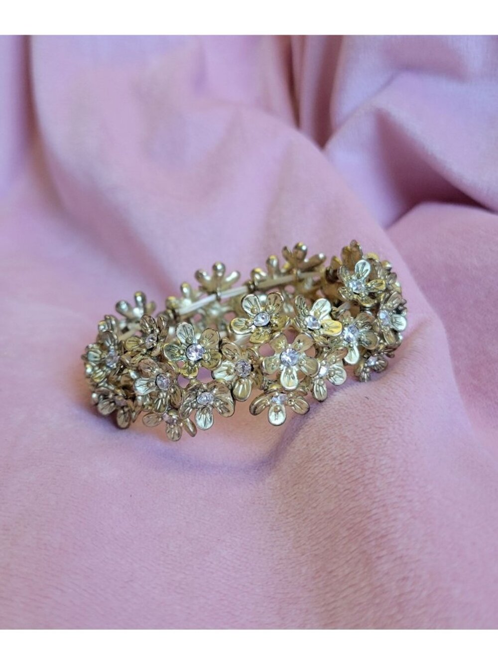 Gold Tone Cluster Flower Rhinestone stretchy costume bracelet B1A